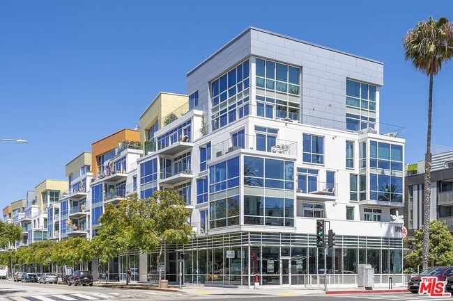 Building Photo - 1705 Ocean Ave Unit 206