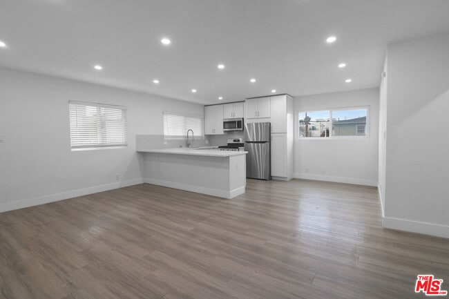 Photo - 11347 Emelita St Unit 6