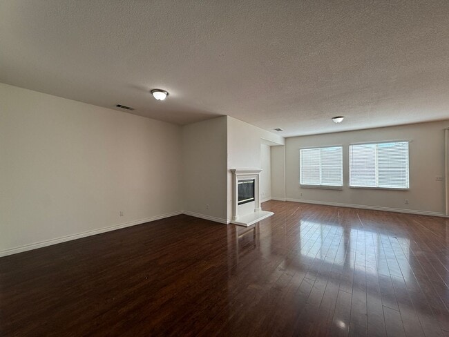 Photo - West Palmdale 4 bedroom