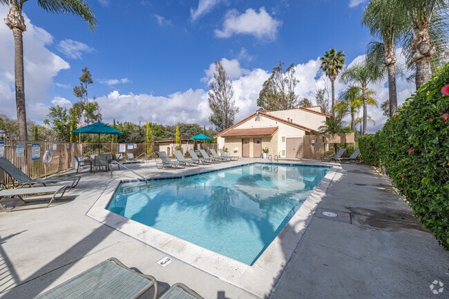 Pool - Country Club Villas