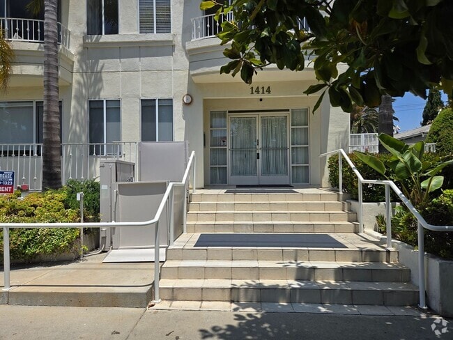 Building Photo - Great 2 Bedroom, 2.5 Bath in Los Angeles Rental