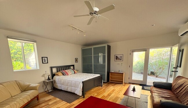 Photo - 3139 Veteran Ave