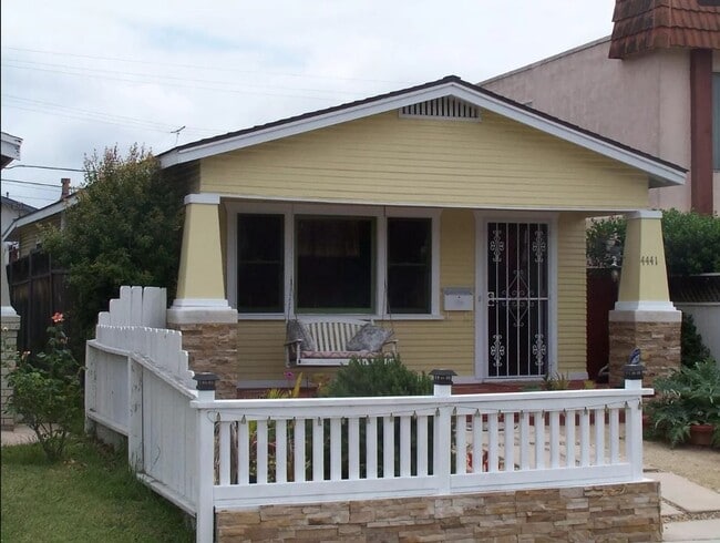 Building Photo - Charming 3 bedroom / 1 Bath House