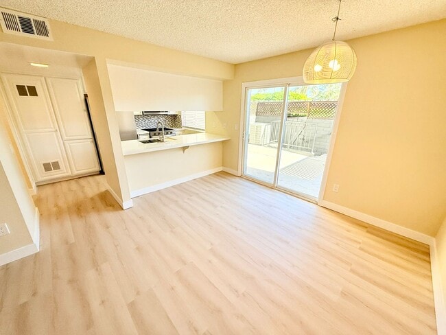 Building Photo - Spacious 3-Bedroom Condo in the Indian Canyon Gardens Community Unit B