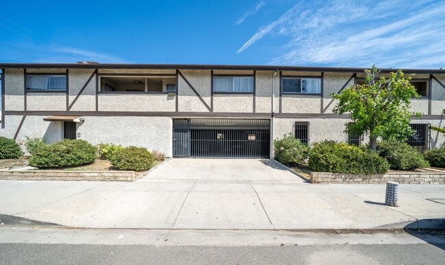 Building Photo - 6003 Craner Ave Unit 4