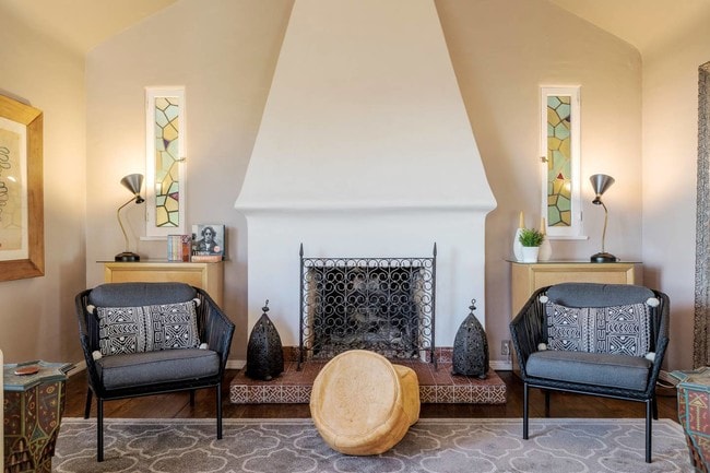 Livingroom - 1980 Hillcrest Rd