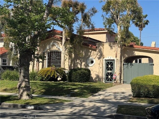 Photo - 144 S La Peer Dr House
