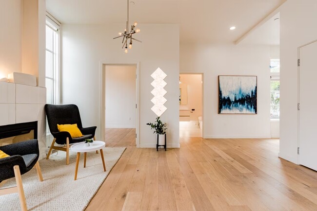 Photo - 800 The Mark Ln Unit TH 109