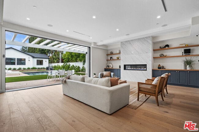 Photo - 4475 Mammoth Ave