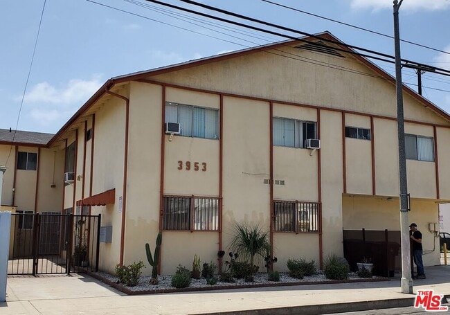 Building Photo - 3953 Frances Ave Unit 4