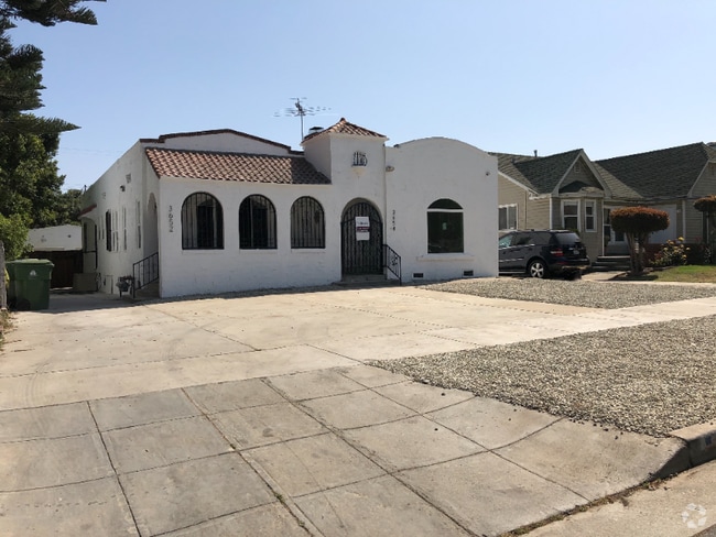 Building Photo - 3654 W 58th Pl Rental