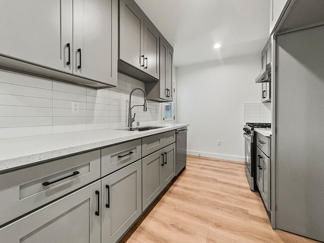 Showing Times: to schedule a viewing, plea... - Showing Times: to schedule a viewing, plea... House