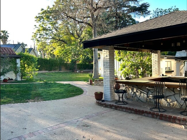 5653 Calvin Ave - 5653 Calvin Ave