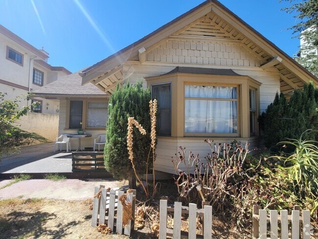 Building Photo - Charming Glendale Craftsman | 5 Bed, 1.5 B... Rental