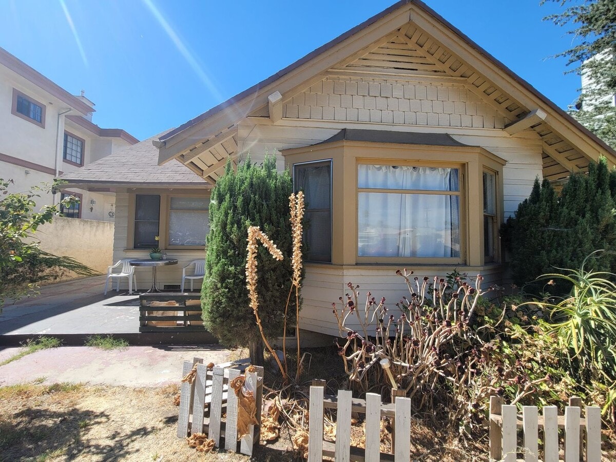 Charming Glendale Craftsman | 5 Bed, 1.5 B... - Charming Glendale Craftsman | 5 Bed, 1.5 B... House