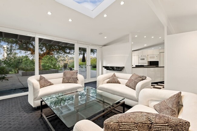 Photo - 3231 Oakley Dr