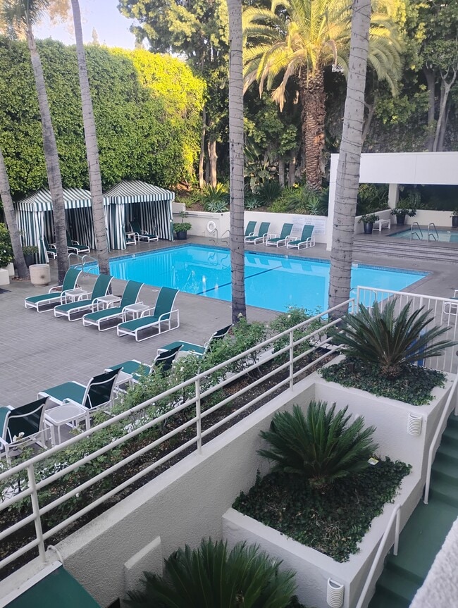 Photo - 1131 Alta Loma Rd Condo Unit 408