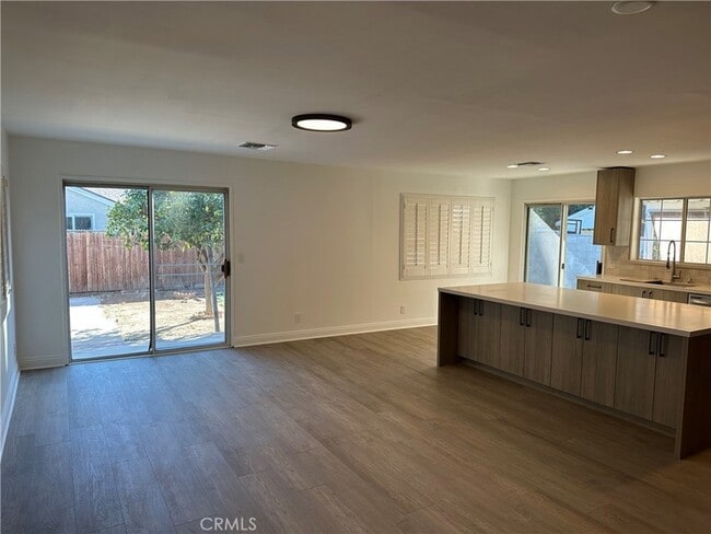 Photo - 14222 Hart St