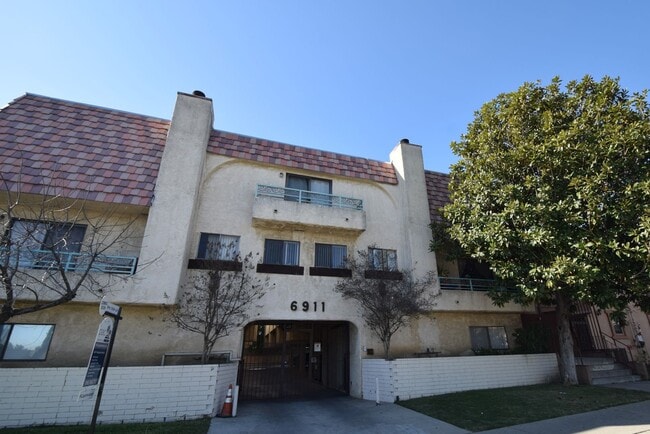 Building Photo - 6911 Woodman Ave