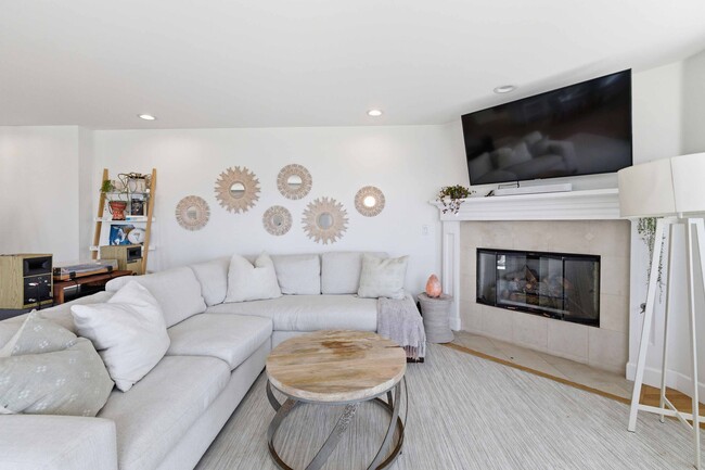 Photo - 225 36th Pl