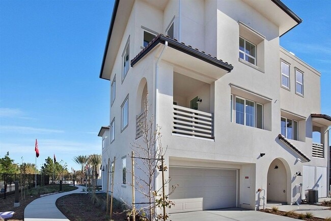 Gorgeous bright 3 bedroom 2.5 bath townhome - Gorgeous bright 3 bedroom 2.5 bath townhome