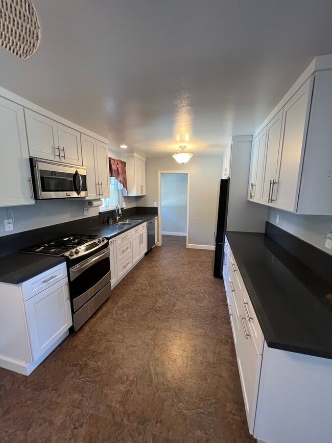 Photo - Move in Special!! $750 off 1st Month's Rent!!