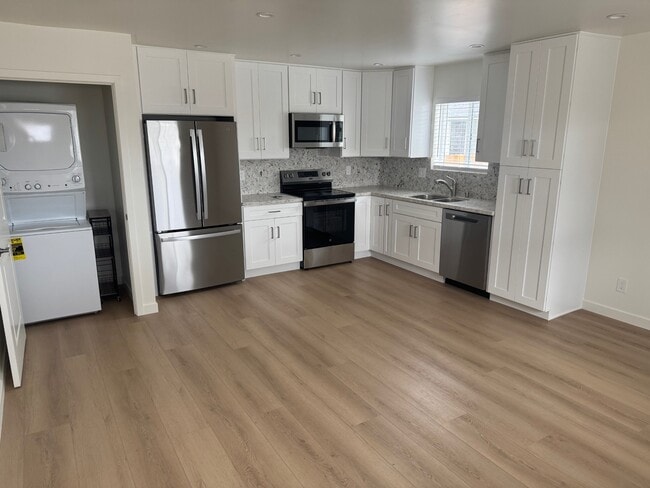 Photo - 1904 W 153rd St