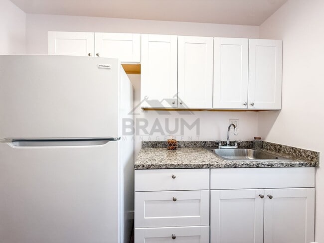 Photo - 15546 Vanowen St Unit 9