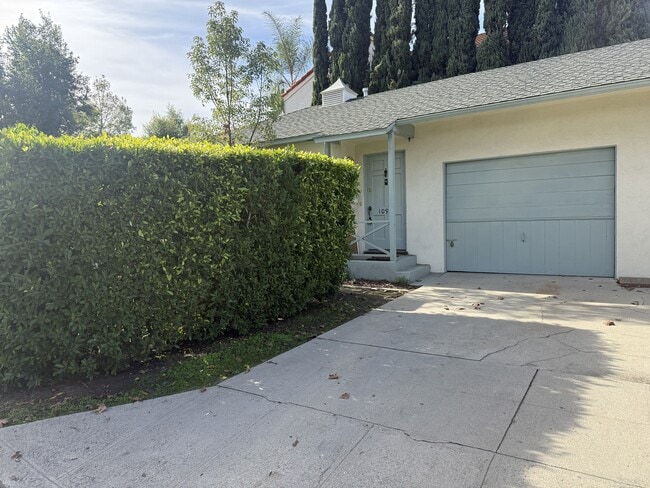 Entry and Garage - 10901 Huston St Unit 10901