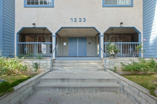 Building Photo - 7233 Loma Verde Ave Unit 216