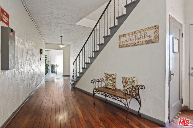 Photo - 5320 W Olympic Blvd Unit 29