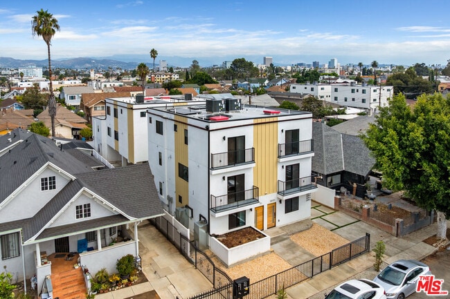 Building Photo - 3207 W 18th St
