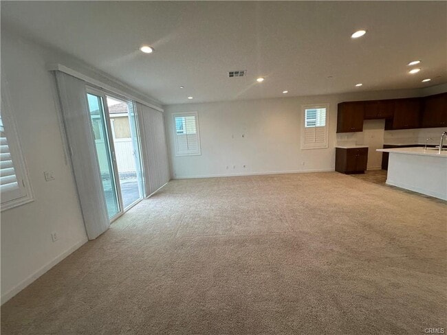 Photo - 35448 Price St