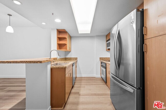 Photo - 13700 Marina Pointe Dr Unit 321