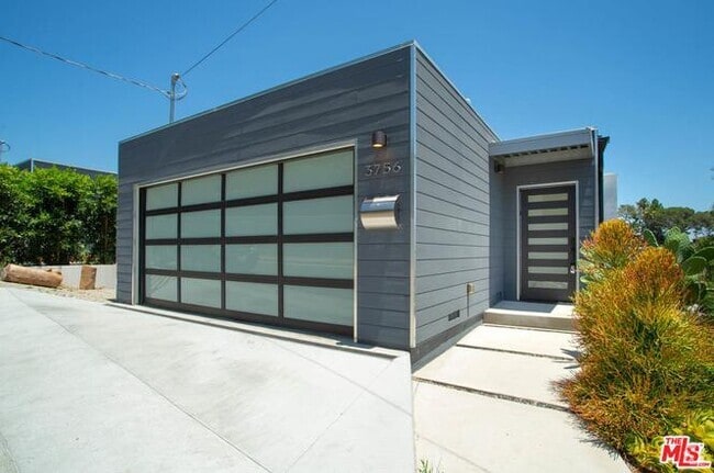Building Photo - 3756 Brilliant Dr Rental