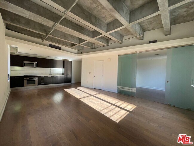 Photo - 727 W 7th St Unit 607