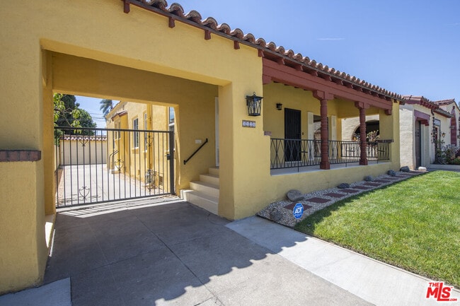 Photo - 3220 W 78th Pl