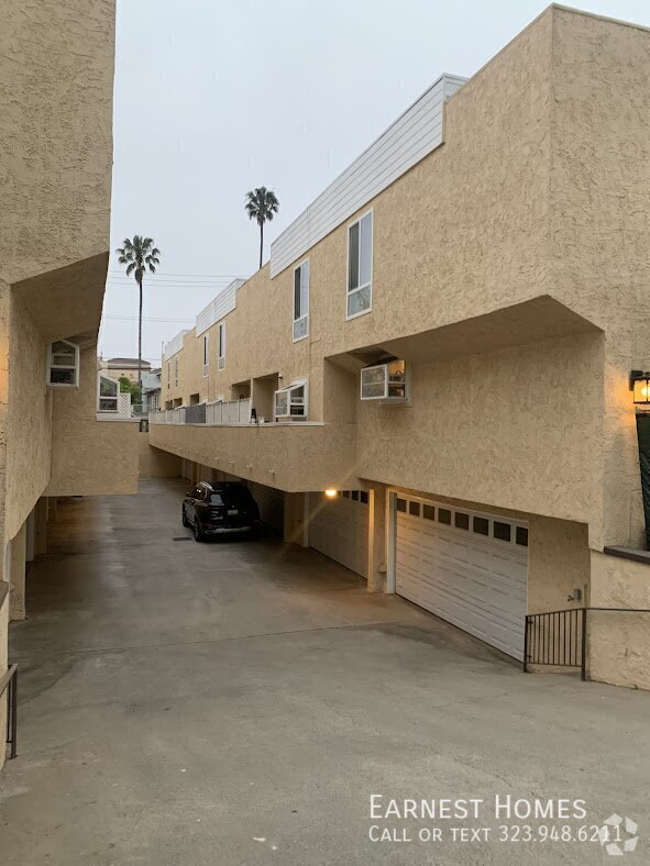 Building Photo - 1238 18th St Rental