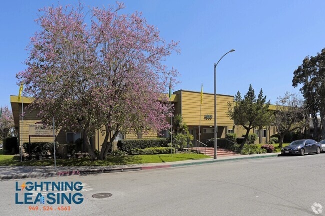 Building Photo - 4902 Clair Del Ave Unit 219D Rental