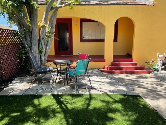 Yard - 849 N Sycamore Ave Unit 849 N Sycamore Ave