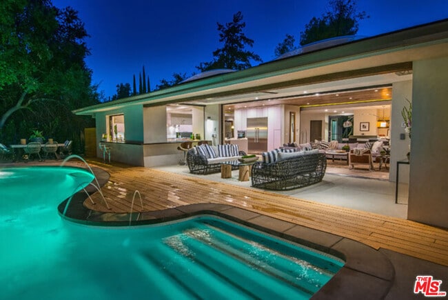 Photo - 16957 Mooncrest Dr