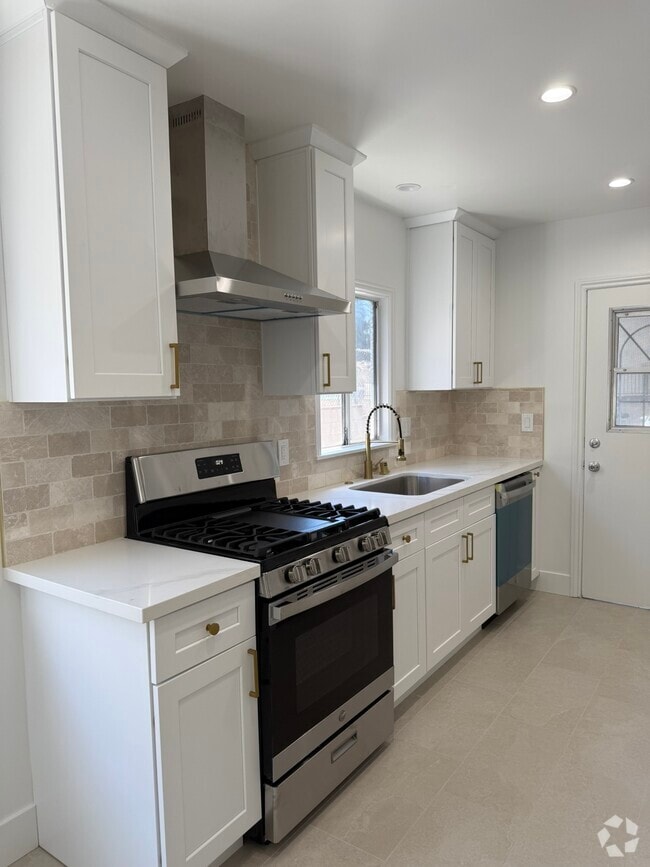 Building Photo - 11610 Oxnard St Unit Apt #6