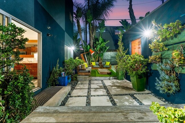 Photo - 1928 Howard Ave