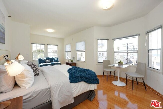 Photo - 26 Breeze Ave Unit 19