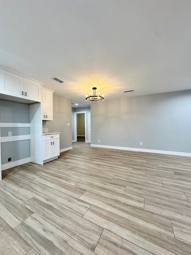 Photo - 1648 W 83rd St