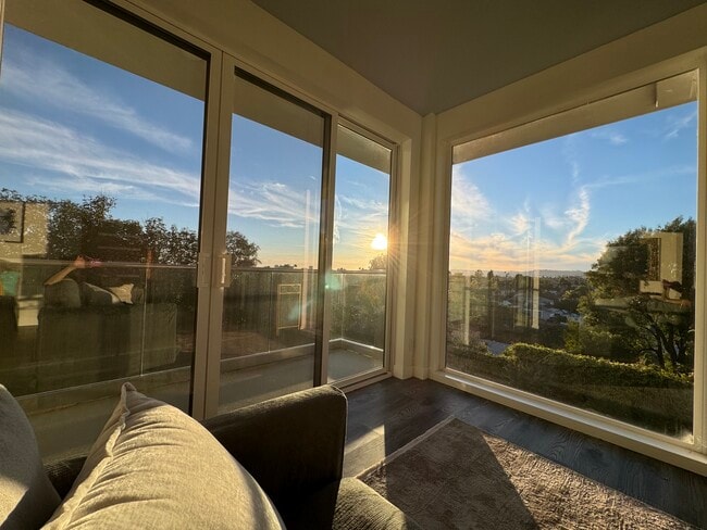 Photo - 1549 Lucretia Ave