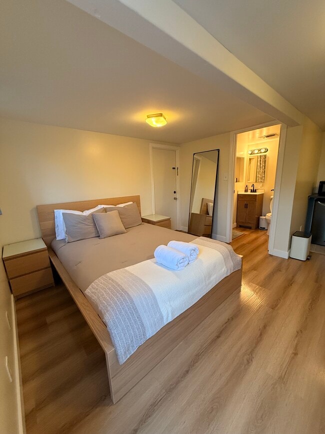 Building Photo - 1295 Foothill Dr Unit Studio