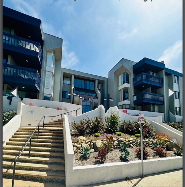 Building Photo - Ocean Front Living! Unit 210