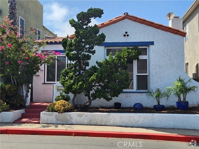 Building Photo - 329 27th St Rental
