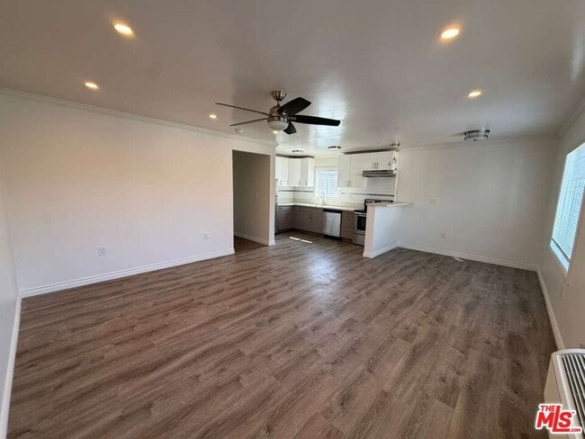 Building Photo - 6821 Ben Ave Unit 7